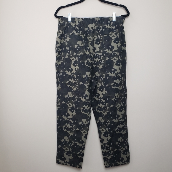 ANTHROPOLOGIE Floral Camo Trousers - Picture 4 of 12